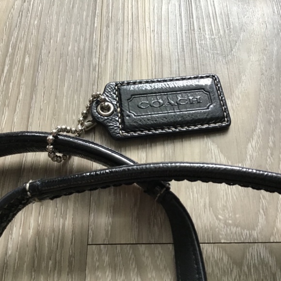 Coach purse Carryall in Signature Canvas and Leather Trim - Picture 2 of 9